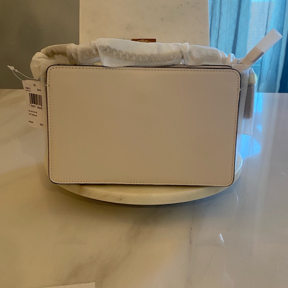 Coach signature Chain Bag NWT Full inclusion.